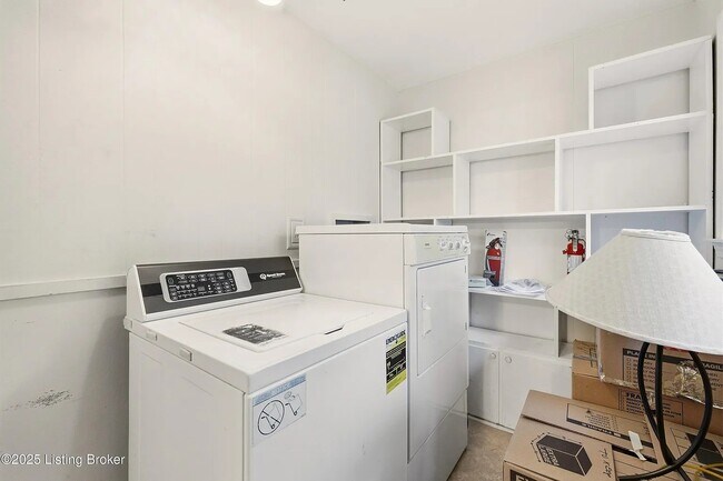 Building Photo - 415 N Hite Ave