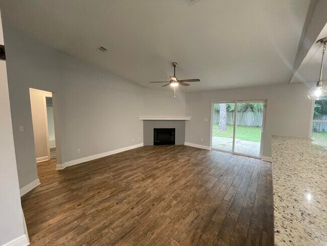 Foto del edificio - 8808 Cagle Dr