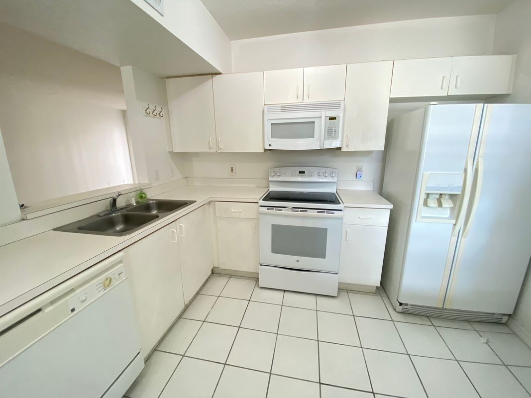 Building Photo - 495 Las Cortes Ln