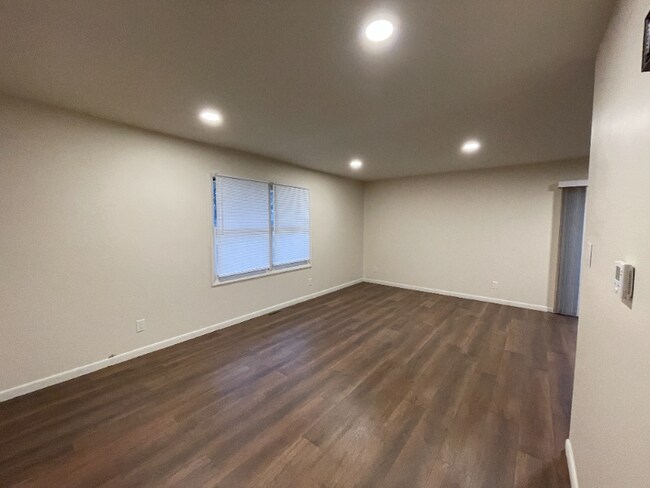 Foto del edificio - 1107 E Willard St