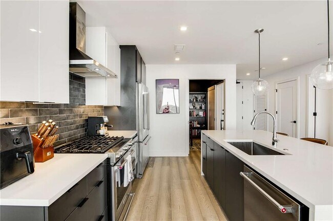 Foto del edificio - 788 West Marietta St NW