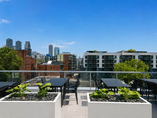 Photo du bâtiment - SHERWIN Condos
