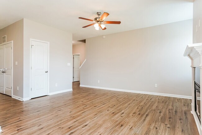 Foto del edificio - 238 Grovemere Ln