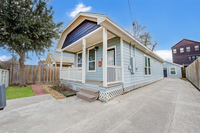 Building Photo - 921 Kern St