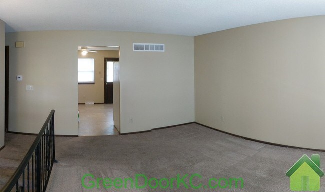 Building Photo - 825 S Lindenwood Dr
