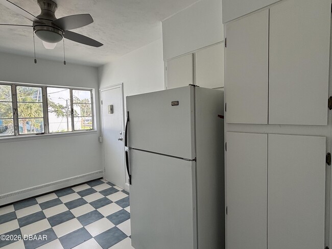 Building Photo - 500 S Beach St