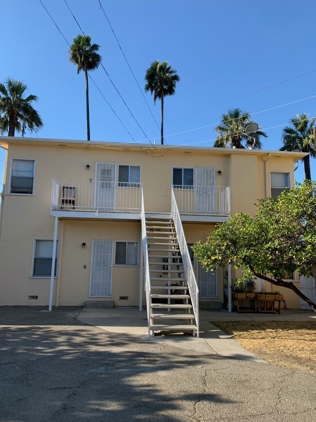 back entrance - 803 W Glenoaks Blvd