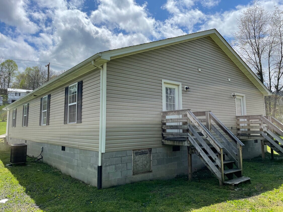 700 W 5th St 700 W 5th St unit 402 Steele St. cocogarage.jp