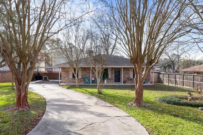 Building Photo - 222 Cool Cove