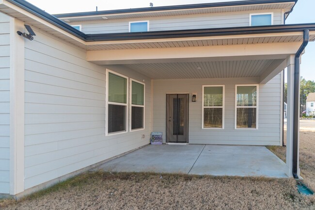 Building Photo - Beautiful and spacious home in Clover, SC!