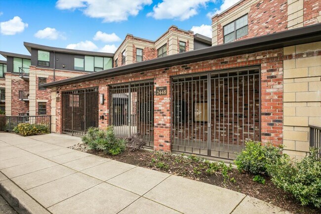 Building Photo - 2454 NW Westover Rd
