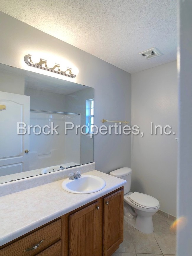 Building Photo - 5854 Chi Chi Cir