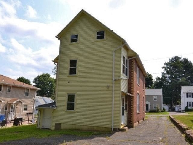 Building Photo - 4 bedroom in Bristol Connecticut 06010