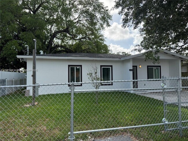 Building Photo - 4801 NW 31st Ct