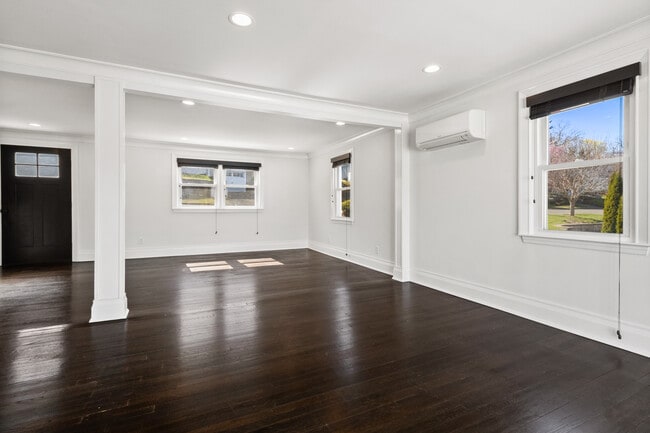 Building Photo - 23 Nicholas Ave
