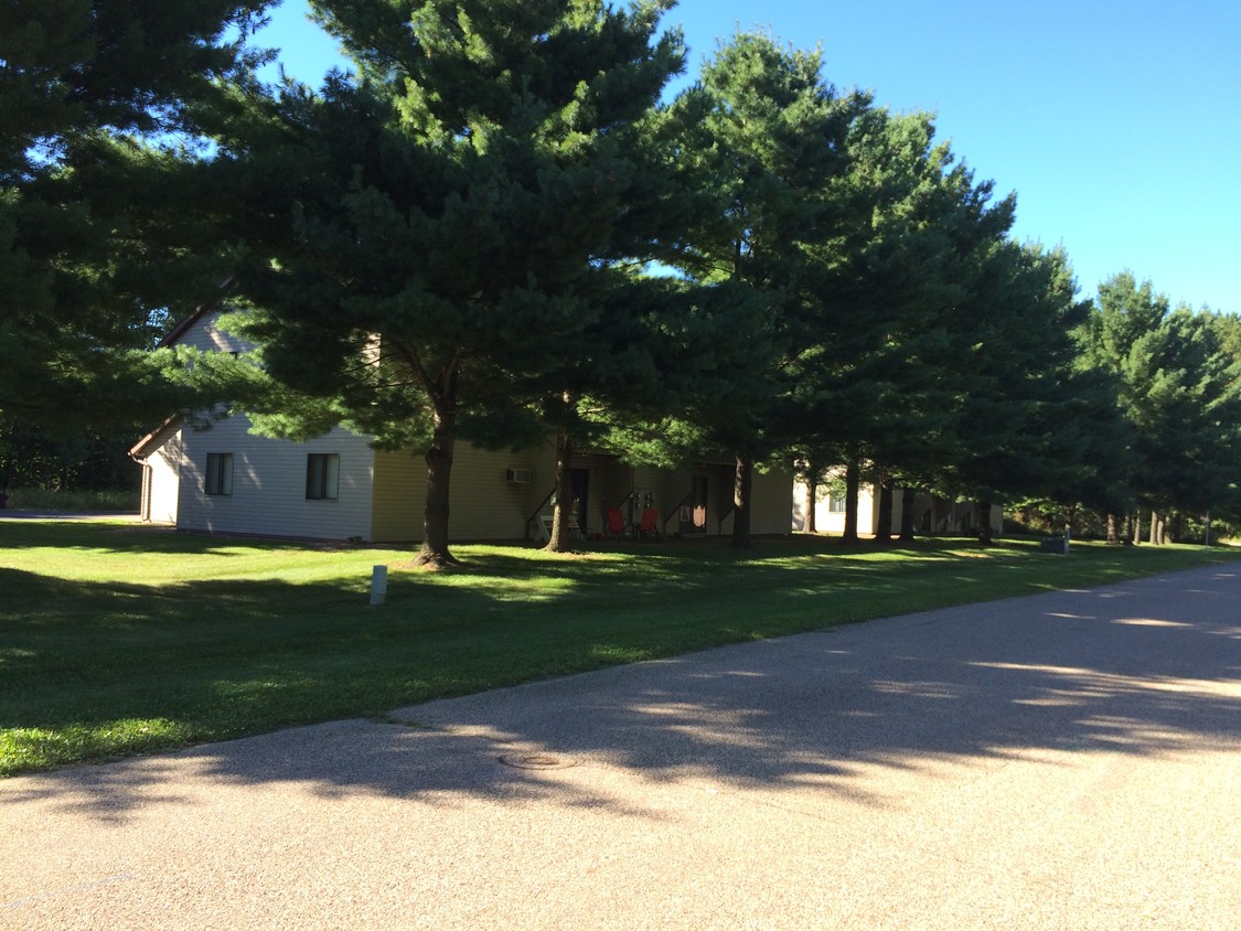 Street view of buildings - 525 Northpoint Dr