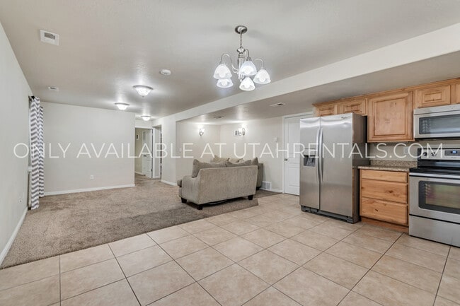 Building Photo - 2801 S Harrow Ct