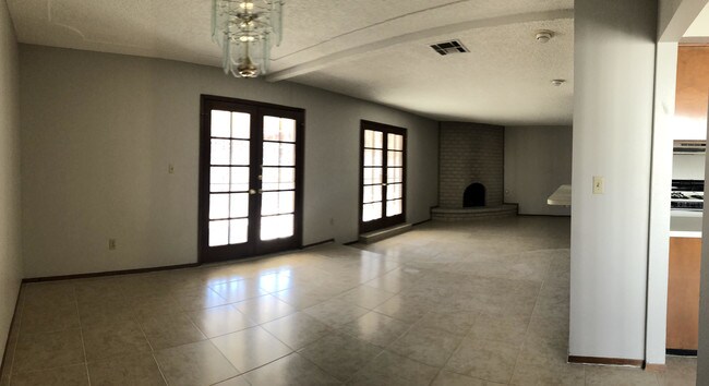 Foto del edificio - 3424 Running Deer Dr