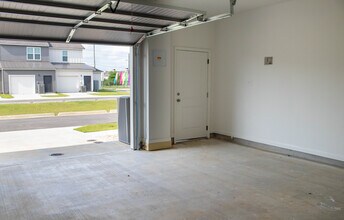 Magnolia.TH.Garage.jpg - Magnolia Point Cottages & Townhomes