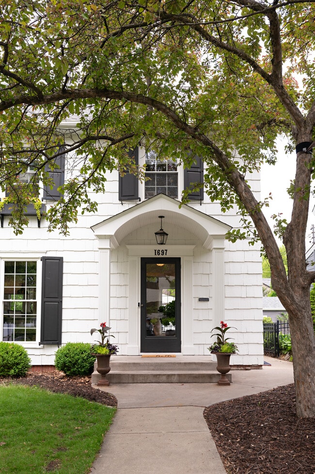 Welcome home! - 1697 Pinehurst Ave