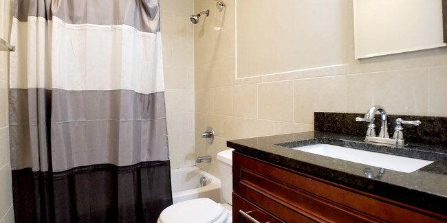 Baño completamente renovado - Embassy Square