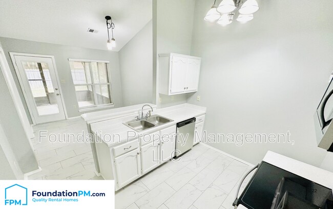 Building Photo - 7586 Iris Dr