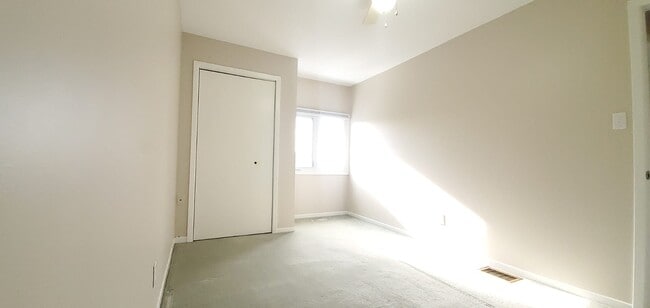 Building Photo - 22 Anna Crt