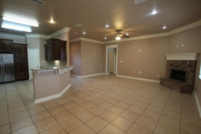 Foto del edificio - 4 Bed 2 Bath in Guinn Estates! Community P...