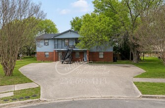 Building Photo - 4805 Cedarhill Cir