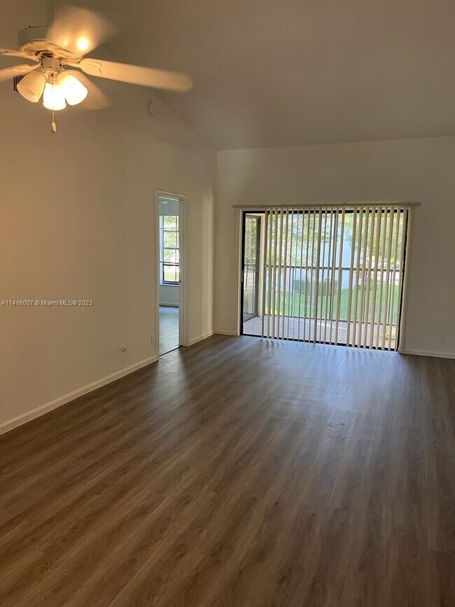 Foto del edificio - 301 Olivewood Pl