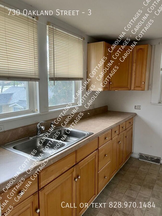 Foto del edificio - 730 Oakland St