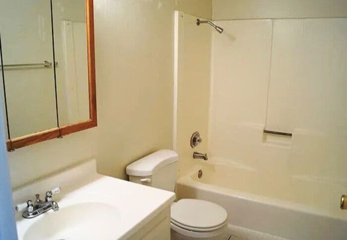 Building Photo - Cute 2 Bedroom Apartment with patio!
