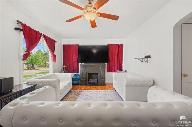 Foto del edificio - Charming Single Family Home!