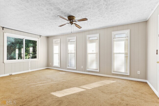 Foto del edificio - 1701 Alvarado Terrace SW