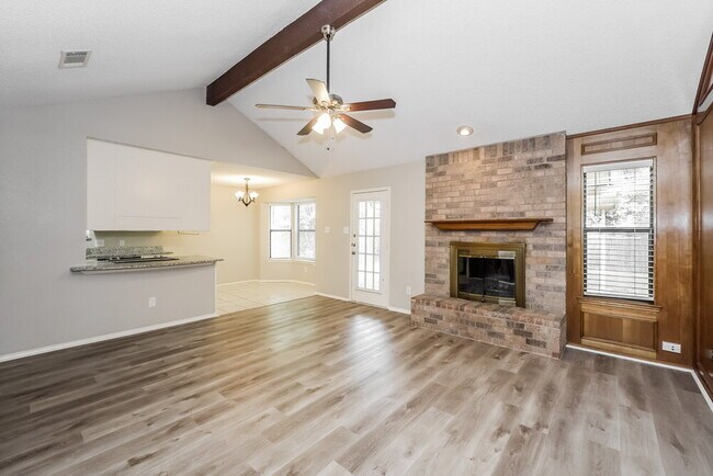 Building Photo - 709 Daniels Dr