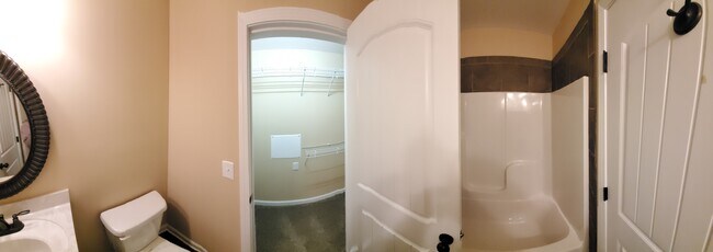 Building Photo - 160 Center Pointe Dr