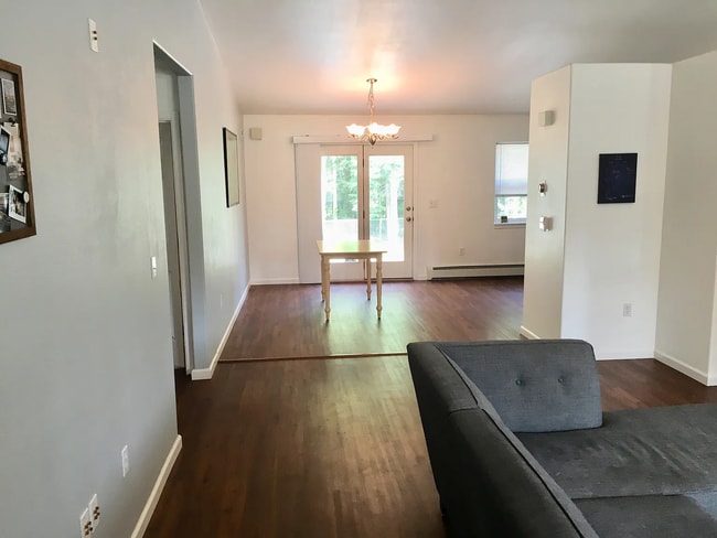 Building Photo - Home in North Pole / 2 Car Garage / Pet friendly