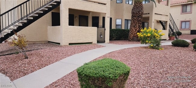 Building Photo - 1208 Observation Dr