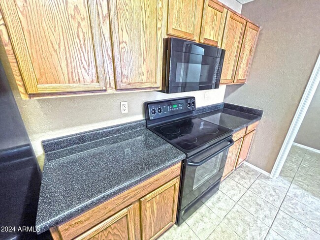 Building Photo - 1627 E Desert Rose Trail