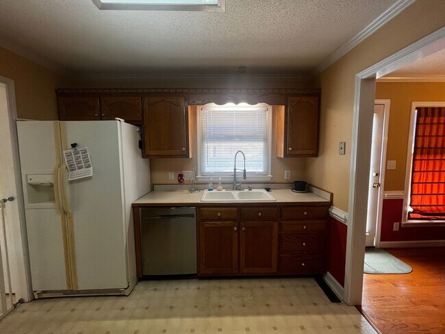 Building Photo - Three bedroom, 2 bath house in Gibsonville