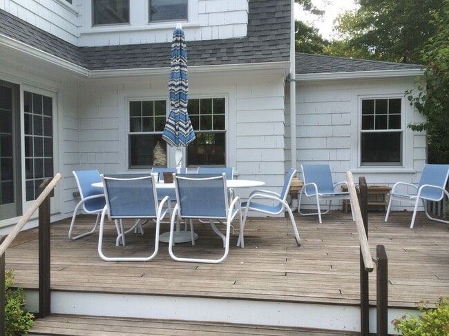 Building Photo - 43 Pin Oak Way
