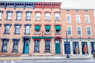 Building Photo - 258 Warren St