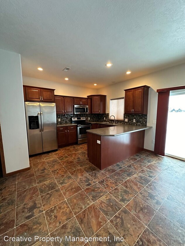 Foto principal - 3 br, 2.5 bath House - 1524 35th Ave SE