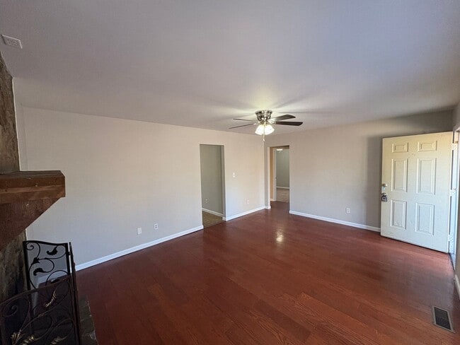 Building Photo - For Rent