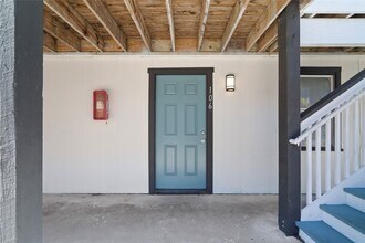 Building Photo - 918 Winnie St