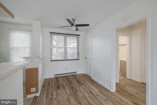 Foto del edificio - 3301 Commonwealth Ave