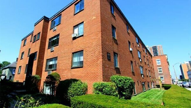 Building Photo - 1-bedroom w/H&HW * 556sf * One Block to BU