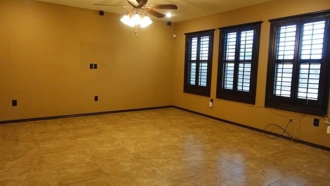 Building Photo - 317 Pomian Ct