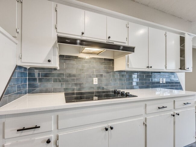 Building Photo - Newly Remodeled 3 Bed Home Near Lake Hefner | Screened Porch + 2 Living Areas