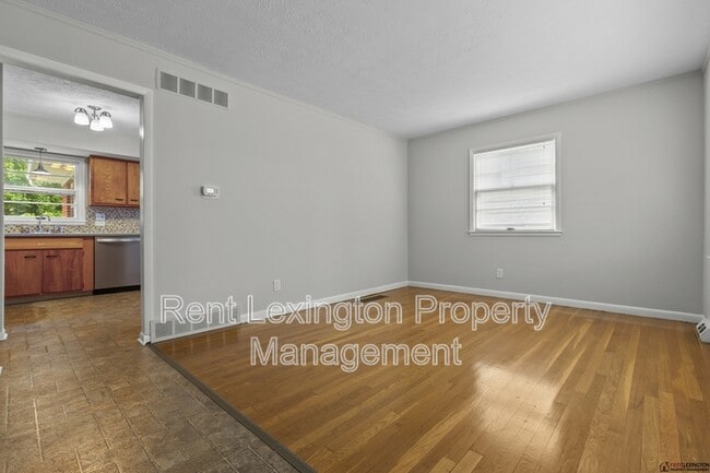 Foto del edificio - 2124 Violet Rd